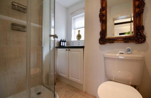 Seaford House | The Little Cottage By Air Premier