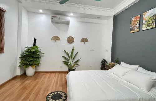 Hoan Kiem Apartment | The Little Ha Noi 5 Bedrooms Large Yard Balcony