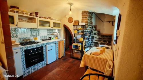 Arcola House | the little house of arcola in the medieval walls