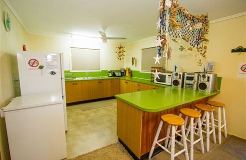 Agnes Water House | The Little House - Pet-friendly beach cottage