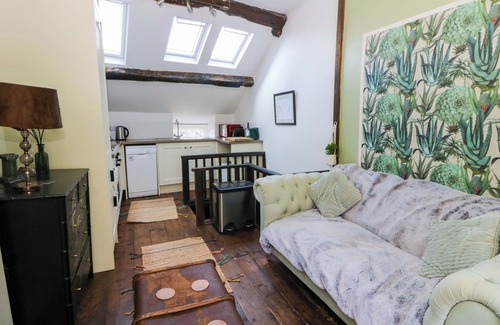Machynlleth Cottage | THE LITTLE LAURA ASHLEY HOUSE, pet friendly in Machynlleth