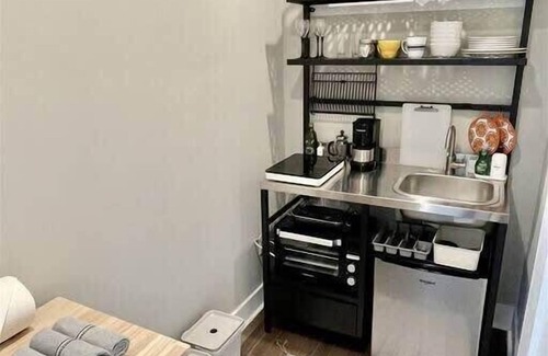 Brookland Apartment | The Little Nest! Charming Brookland Parking!