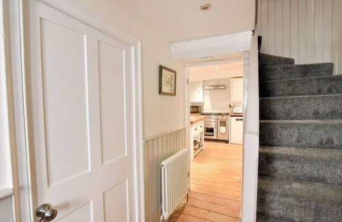 Lyme Regis Cottage | THE LITTLE ROSE, pet friendly, with a garden in Lyme Regis
