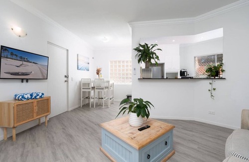 Broadbeach Apartment | The Little Royale - Central 2B in Broadbeach