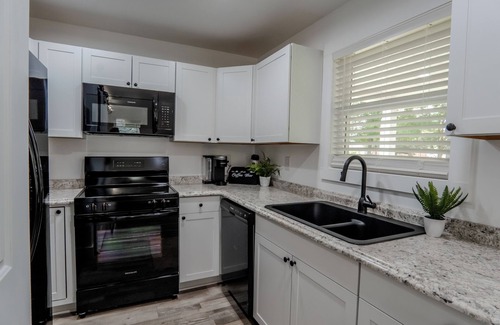 Tusculum House | The Little White Cottage - Tusculum, TN 2 bed, 1 bath home