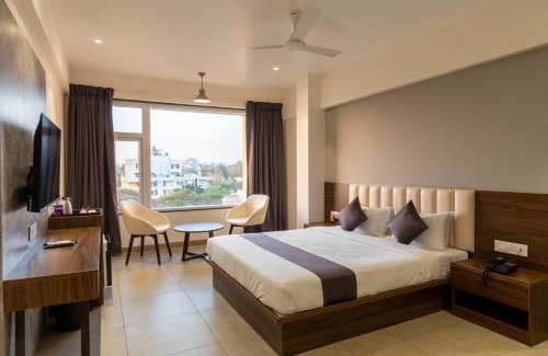 Kolhapur Hotel | The Living Hub Business Hotel, Kolhapur