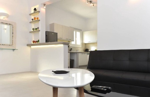 Paros House | The Local House 3 Bedroom