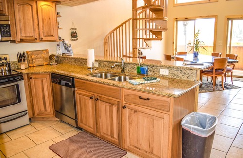 Meadow View Heights Apartment | The Lodge at Duck Creek