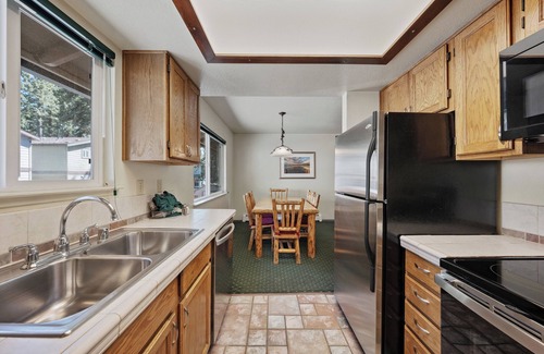 South Lake Tahoe Apartment | The Lodge at Lake Tahoe