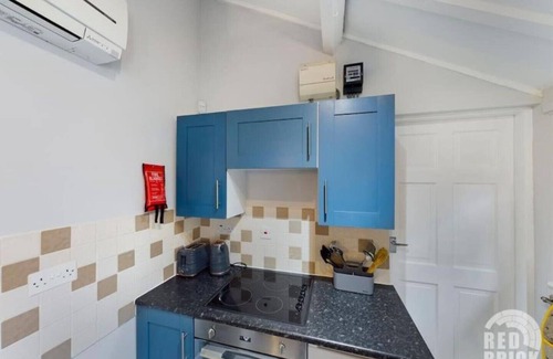 Milwich Cabin | The Lodge at Pickford House NEC and B'Ham Airport