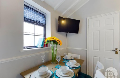 Alveley Apartment | The Lodge at Pickford House NEC and B'Ham Airport, Coventry