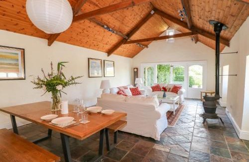 Knockaderry Cross Roads House | The Lodge at Raheengraney House