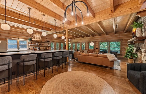 Blairsville Cabin | The Lodge at Shuler Gap - Pet Friendly | Hot Tub | Game Room