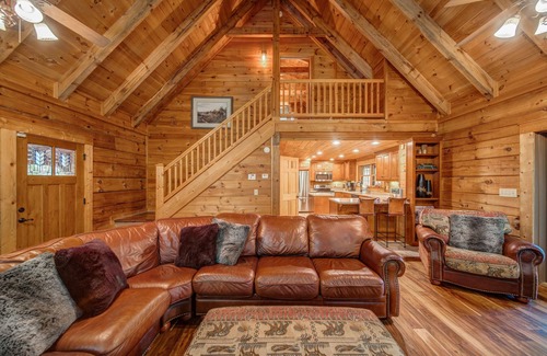 Ellijay Cabin | The Lodge at Summit Ridge North GA Mountain Cabin Sleeps 19 Hot Tub Kids' Room
