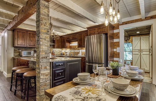 Gatlinburg - Pigeon Forge Cabin | The Lodge at Whiskey Falls