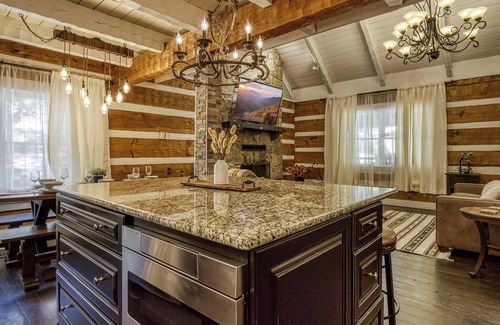 Gatlinburg - Pigeon Forge Cabin | The Lodge at Whiskey Falls