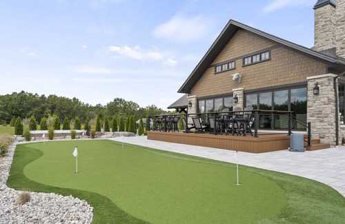 Town of Essex Cabin | The Lodge - Experience Unmatched Luxury at Our Spectacular Location In Harrow