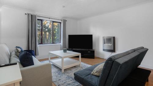 Edgbaston Apartment | The Lodge - Exquisite 2 Bed with Ensuite