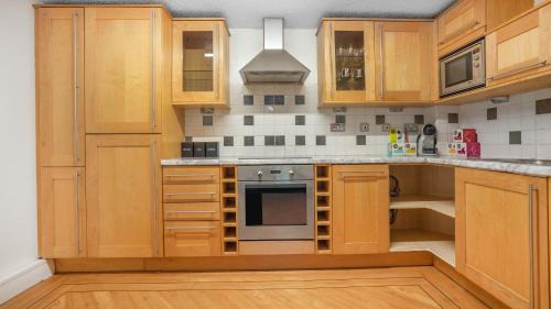Edgbaston Apartment | The Lodge - Exquisite 2 Bed with Ensuite