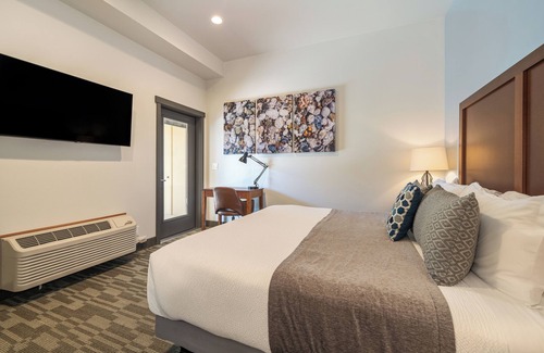 Wapato Point Hotel | The Lodge Lake Chelan