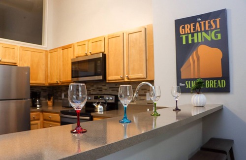 Mile Square Apartment | The Lodge, Pets Ok, Wifi, Near Hospital, Monument Circle, King Beds,2BR/2BA