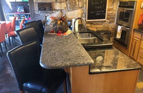 Lawton Villa | The Lodge-pool-Hot tub-7 BR, 6BA, dine 24,sleep 30