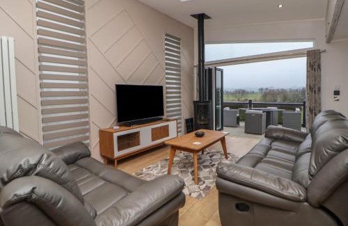 Holywell House | The Lodge Racecourse House