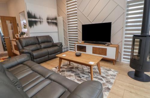 Holywell House | The Lodge Racecourse House