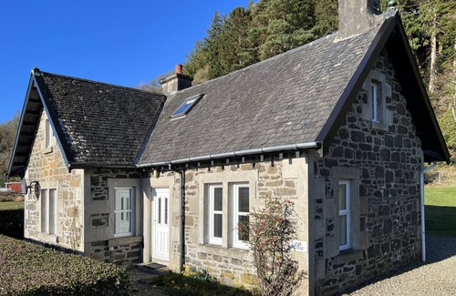 Lochgilphead Cottage | The Lodge Sleeps 6 - Private Cosy Cottage, Pets Welcome, Large Garden