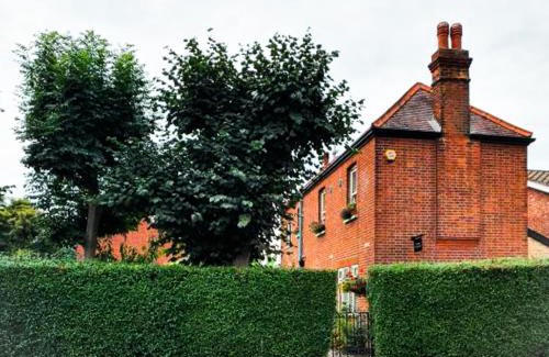 Stanwell Bed & Breakfast | The Lodge Stanwell