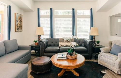 Cave Junction House | The Lodge