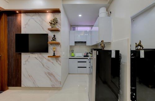 Gurugram Apartment | The Lodgers 1 BHK Serviced Apartments Near Artemis Hospital Sector 52