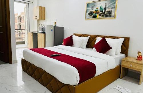 Gurugram Apartment | The Lodgers Studio Apartment Infront of Artemis Hospital Gurugram