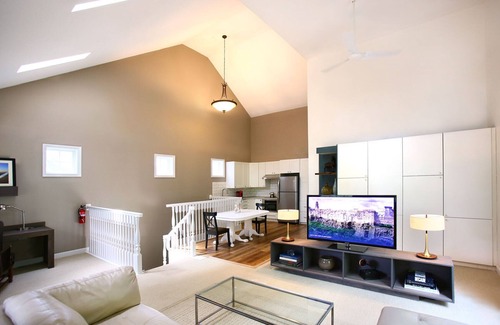 Columbus House | The Loft - A Tranquil Retreat with Style and Comfort.