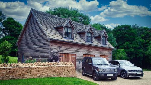 Cheltenham Apartment | The Loft at Hewletts Farm - Stunning Apartment on The Cotswold Way Close to Cheltenham