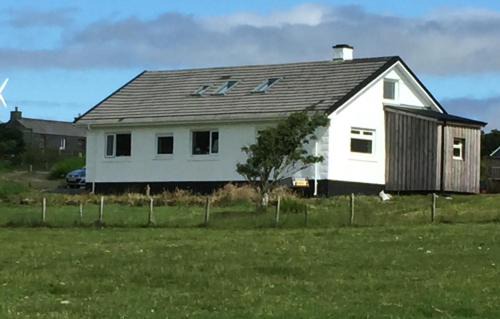 Caroy Apartment | The Loft at Strathardle - Lochside Apartment, Isle of Skye