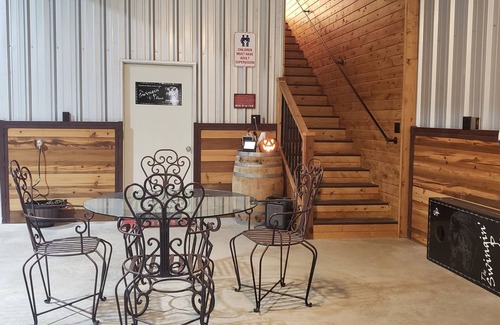 Wise County House | The Loft at Tipsy Toad Retreat - Horses Welcome!