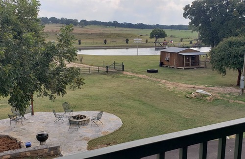 Wise County House | The Loft at Tipsy Toad Retreat - Horses Welcome!