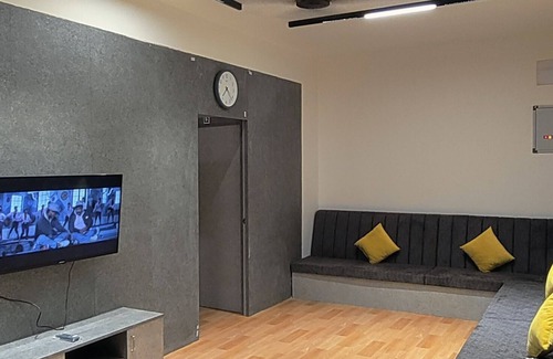 Royapettah Hostel | The Loft
