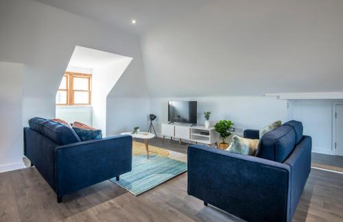 Nightingale Apartment | The Loft - Spacious Luxury 2 bed 2 bath with FREE Secure Parking and tube close by