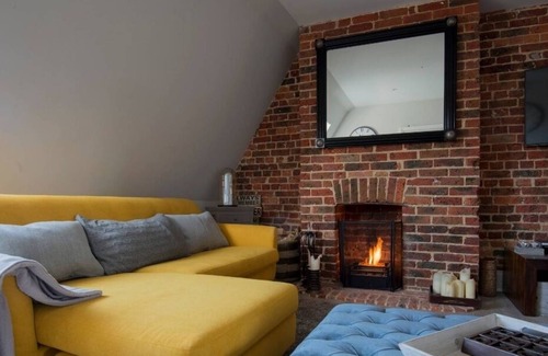 Midhurst Apartment | The Loft Style Midhurst Charming Apt Town Centre ideal for Cowdray & Goodwood