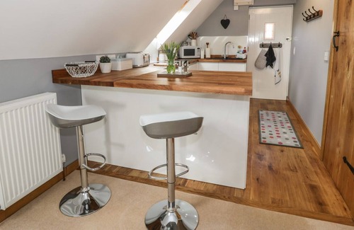 Aston Rogers Apartment | THE LOFT, with a garden in Minsterley