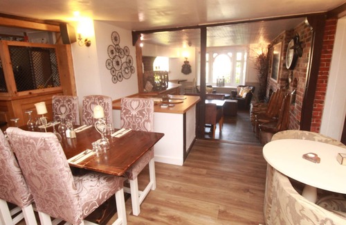 Rye Foreign Apartment | The Log Cabin - The Kings Head Rye