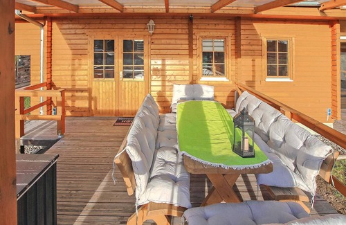 Kleinzerlang House | The log cabin-style holiday home for up to 4 people is located on the owners' approx.