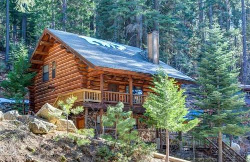 Yosemite National Park House | The Log Home in Yosemite West