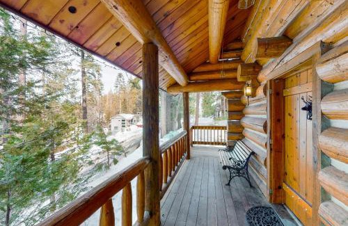 Yosemite National Park House | The Log Home in Yosemite West