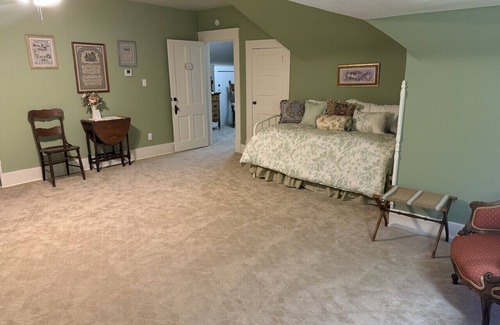 Guthrie Bed & Breakfast | The Logan Room at The Judges Chambers