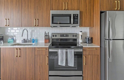 Overtown Apartment | The Logan Vibe 8687
