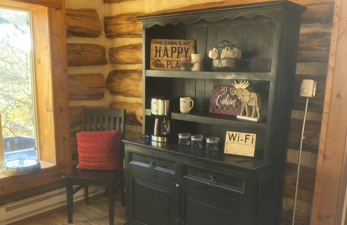 Florissant Cabin | The Logs at Deer Ridge: Luxurious Cabin near Wolf Refuge. Mnt Views! New 2 VRBO!
