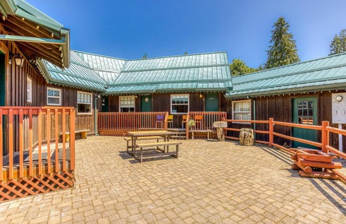 White Salmon House | The Logs